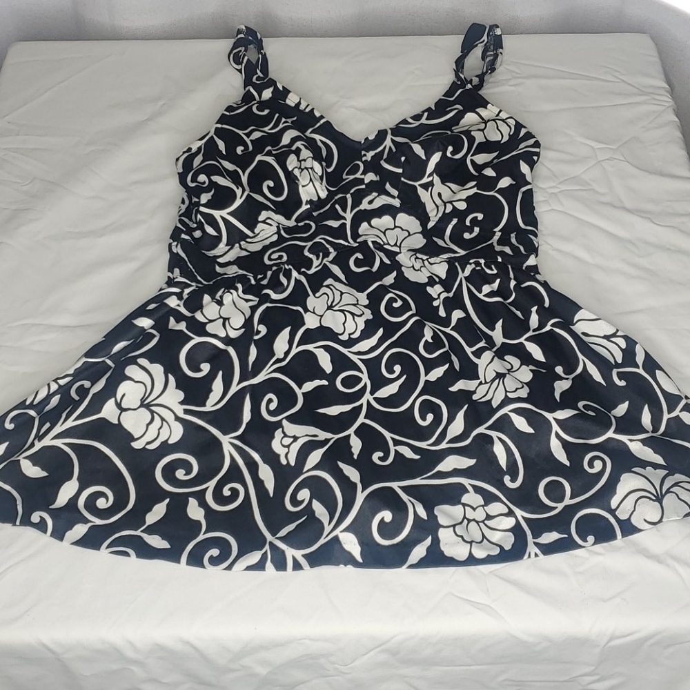 LA PLAYA Black & White Swimsuit Size 16